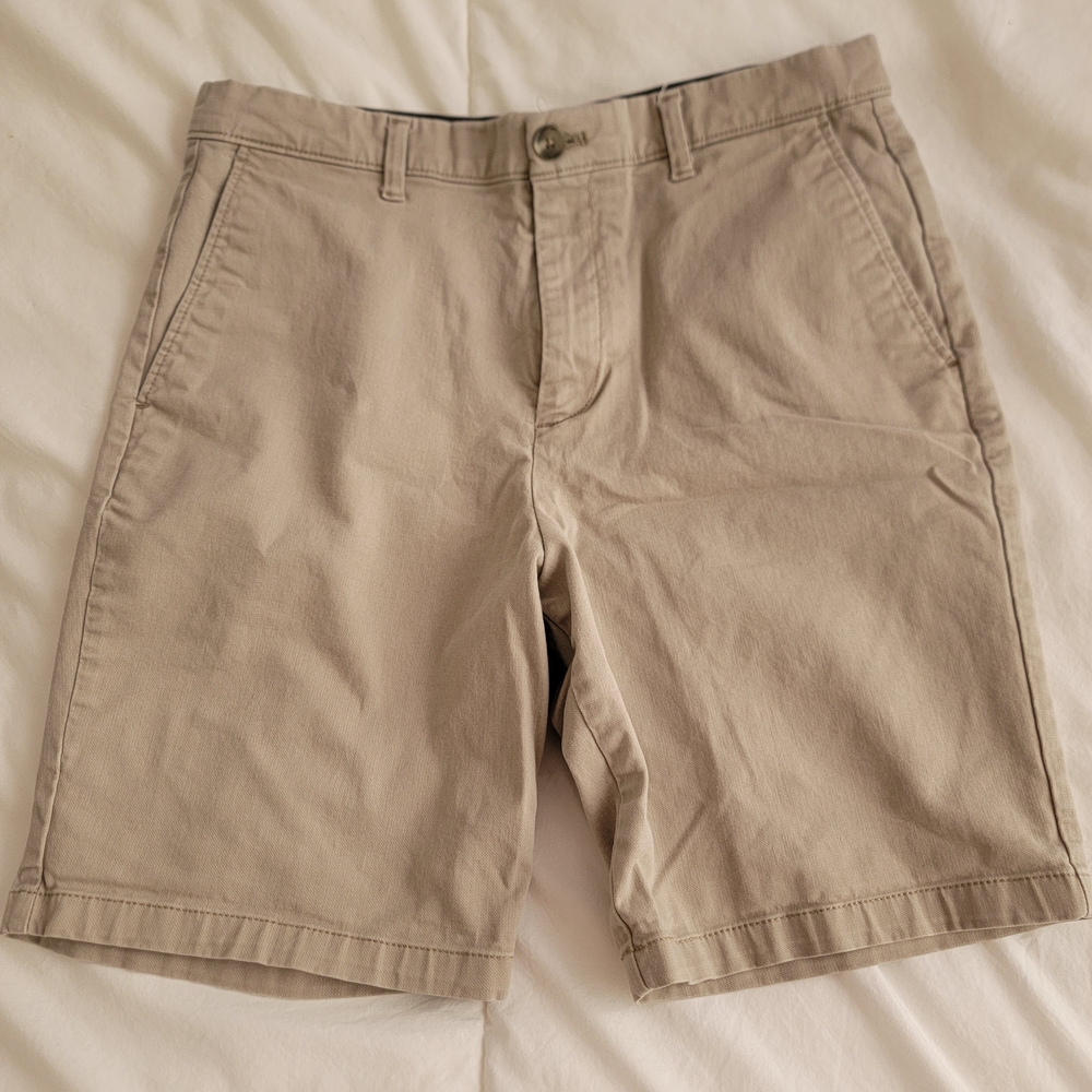 Calvin Klein Men's Beige Flat Front Shorts Size 30